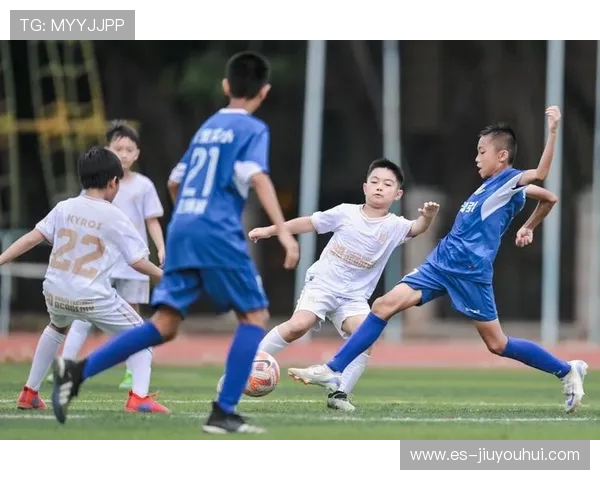 踢足球时如何正确喊出队友名字提升默契和比赛效率